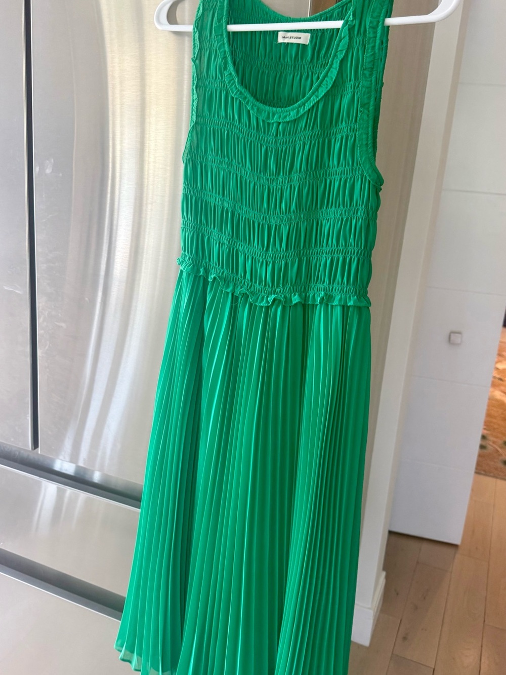 Max Studio Emerald Green Sleeveless Pleated Dress